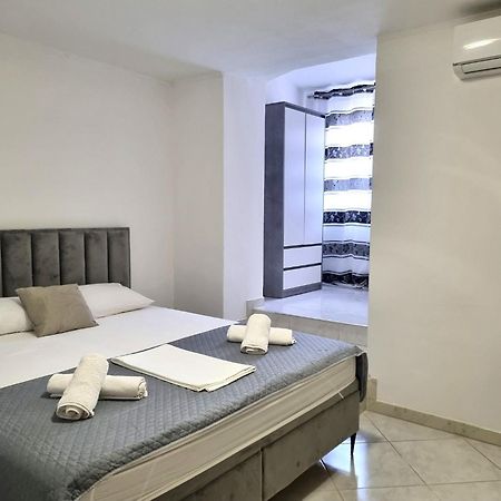Rooms Vitoria On Joakim Square 포레치 외부 사진