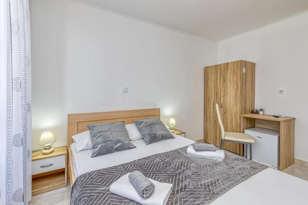 Rooms Vitoria On Joakim Square 포레치 외부 사진
