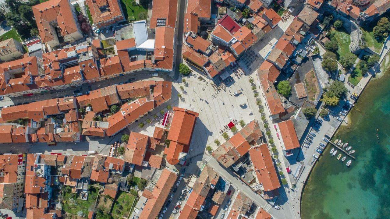 Rooms Vitoria On Joakim Square 포레치 외부 사진