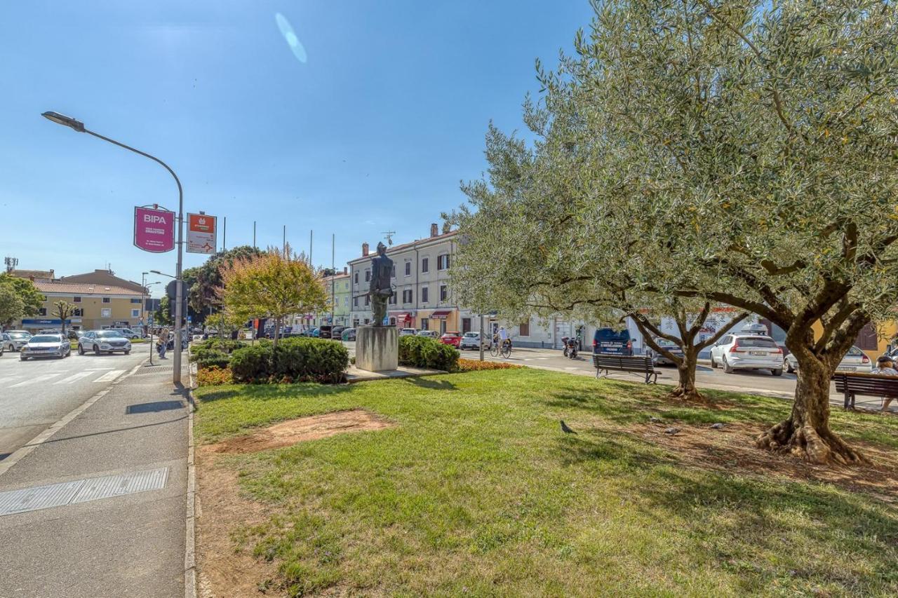 Rooms Vitoria On Joakim Square 포레치 외부 사진