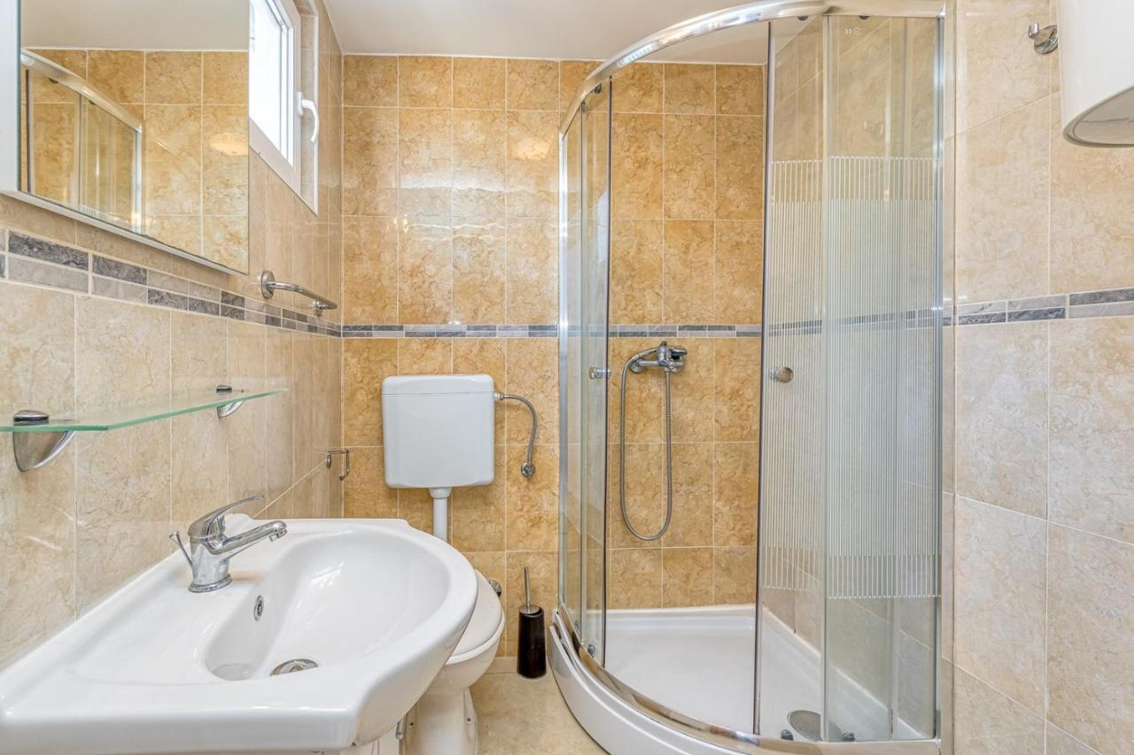 Rooms Vitoria On Joakim Square 포레치 외부 사진