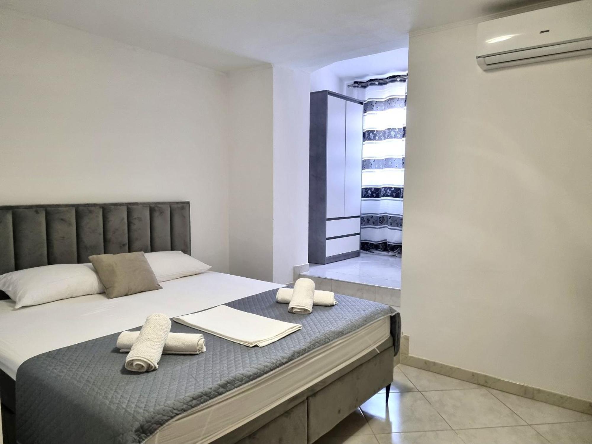 Rooms Vitoria On Joakim Square 포레치 외부 사진
