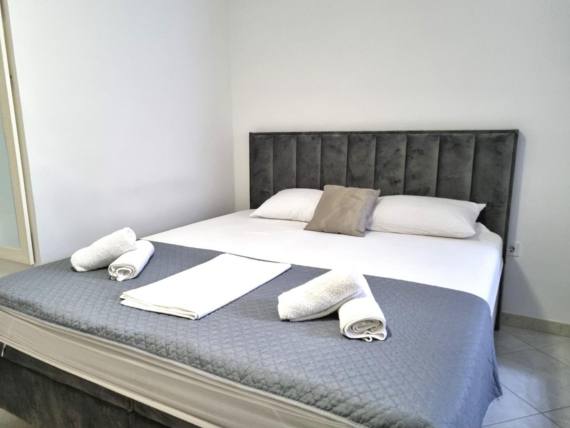 Rooms Vitoria On Joakim Square 포레치 외부 사진